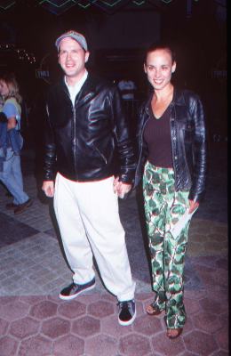 Cary Elwes and Lisa Marie Kurbikoff at event of The Lost World: Jurassic Park (1997)