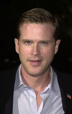 Cary Elwes at event of Uprising (2001)