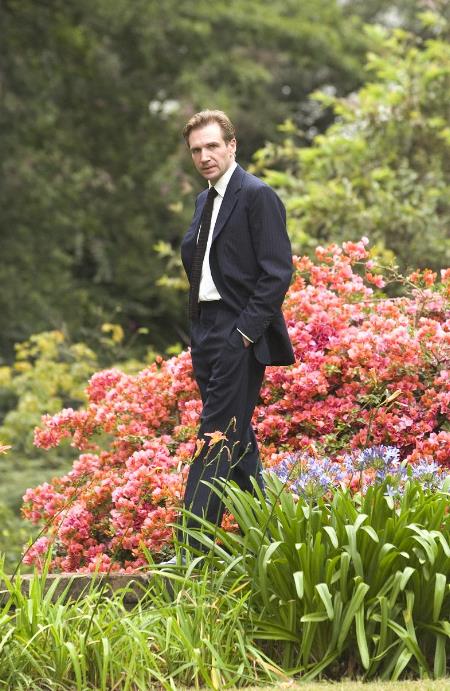 Ralph Fiennes stars in Fernando Meirelles' THE CONSTANT GARDENER , a Focus Features release.