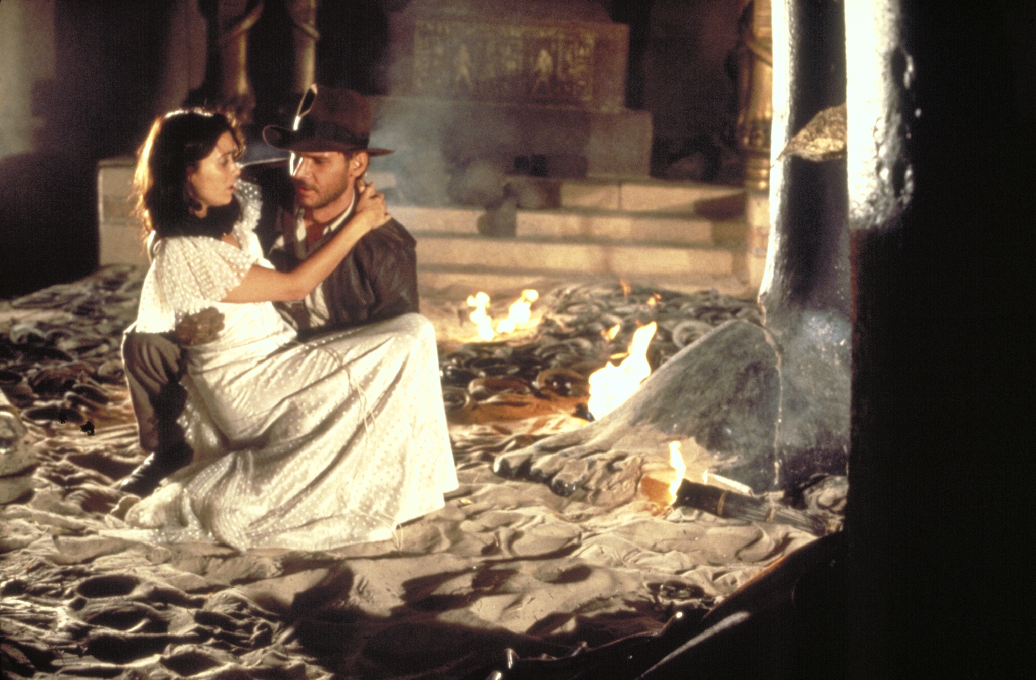 Still of Harrison Ford and Karen Allen in Indiana Dzounsas ir dingusios Sandoros skrynios ieskotojai (1981)