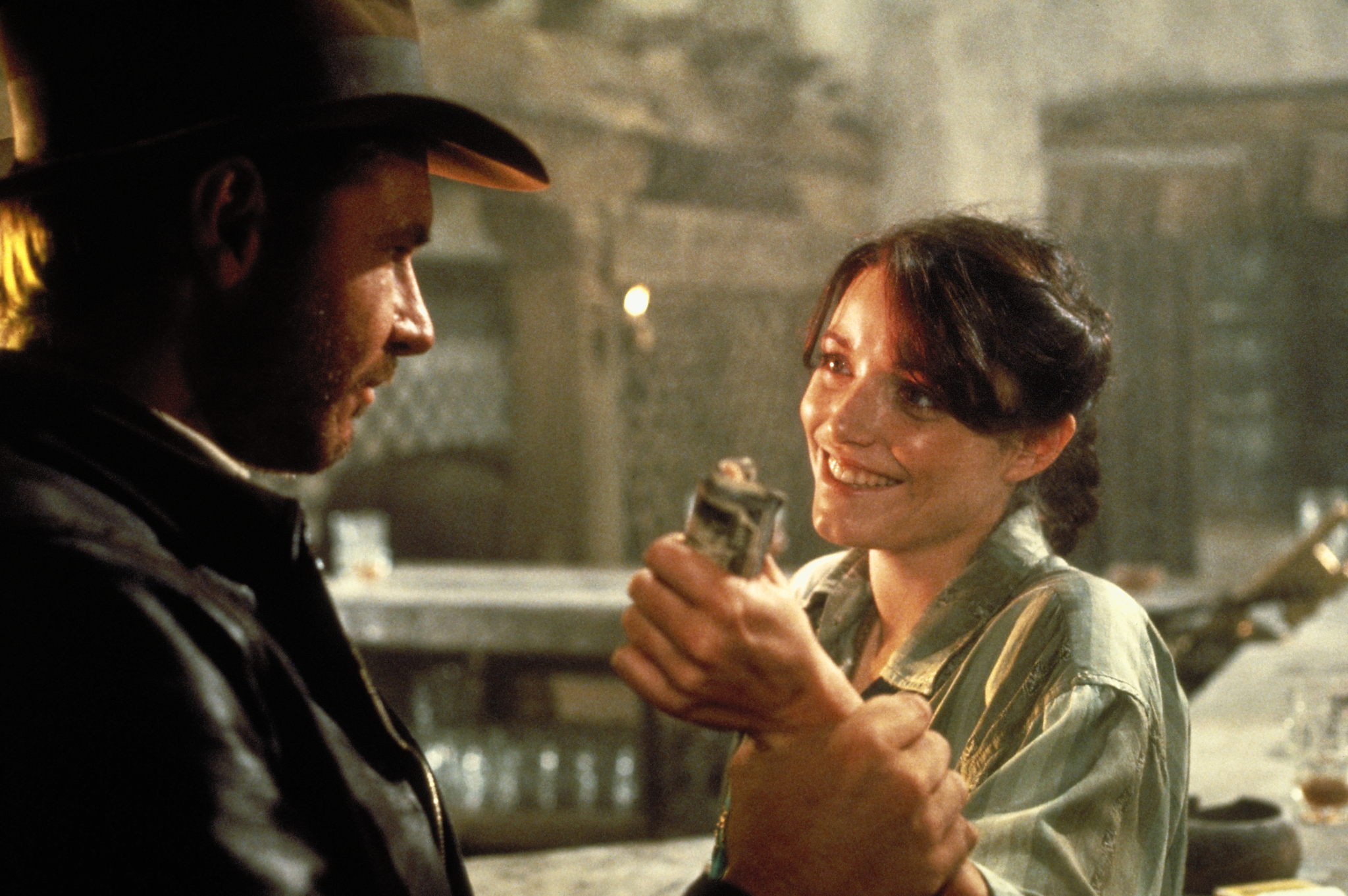 Still of Harrison Ford and Karen Allen in Indiana Dzounsas ir dingusios Sandoros skrynios ieskotojai (1981)