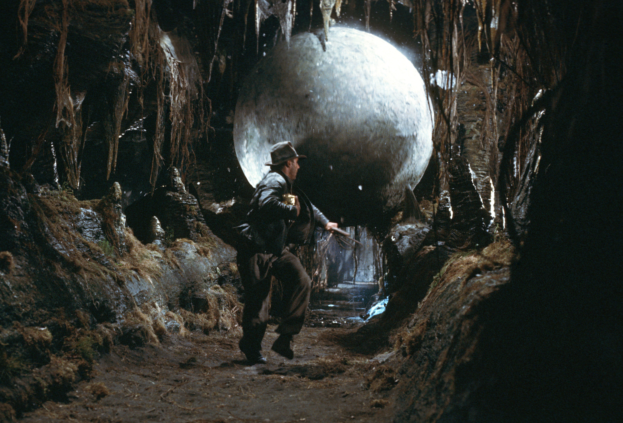 Still of Harrison Ford in Indiana Dzounsas ir dingusios Sandoros skrynios ieskotojai (1981)