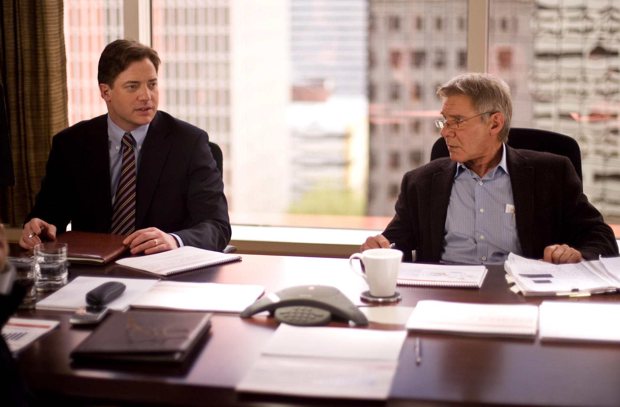 Still of Harrison Ford and Brendan Fraser in Krastutines priemones (2010)