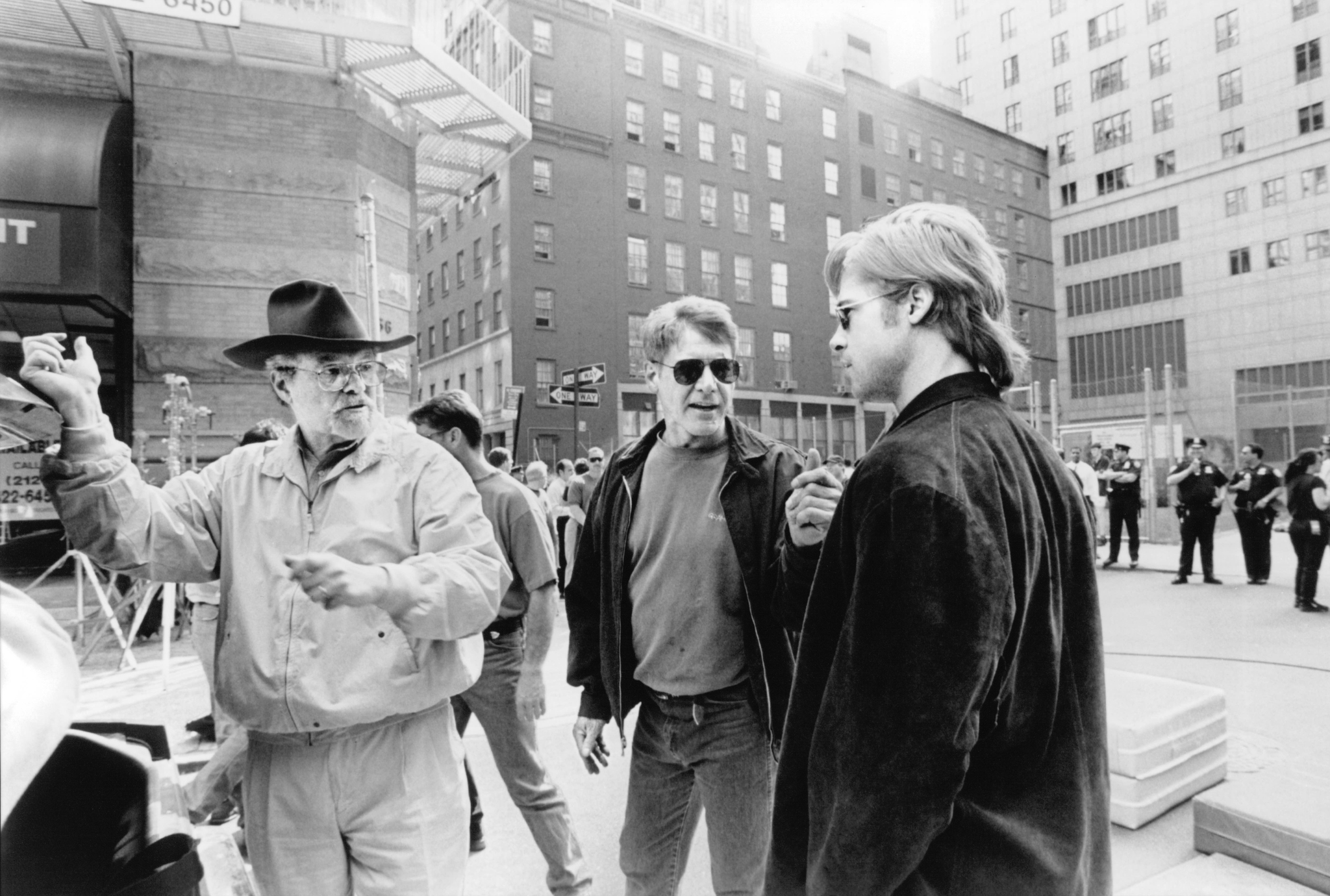 Still of Brad Pitt, Harrison Ford and Alan J. Pakula in The Devil's Own (1997)