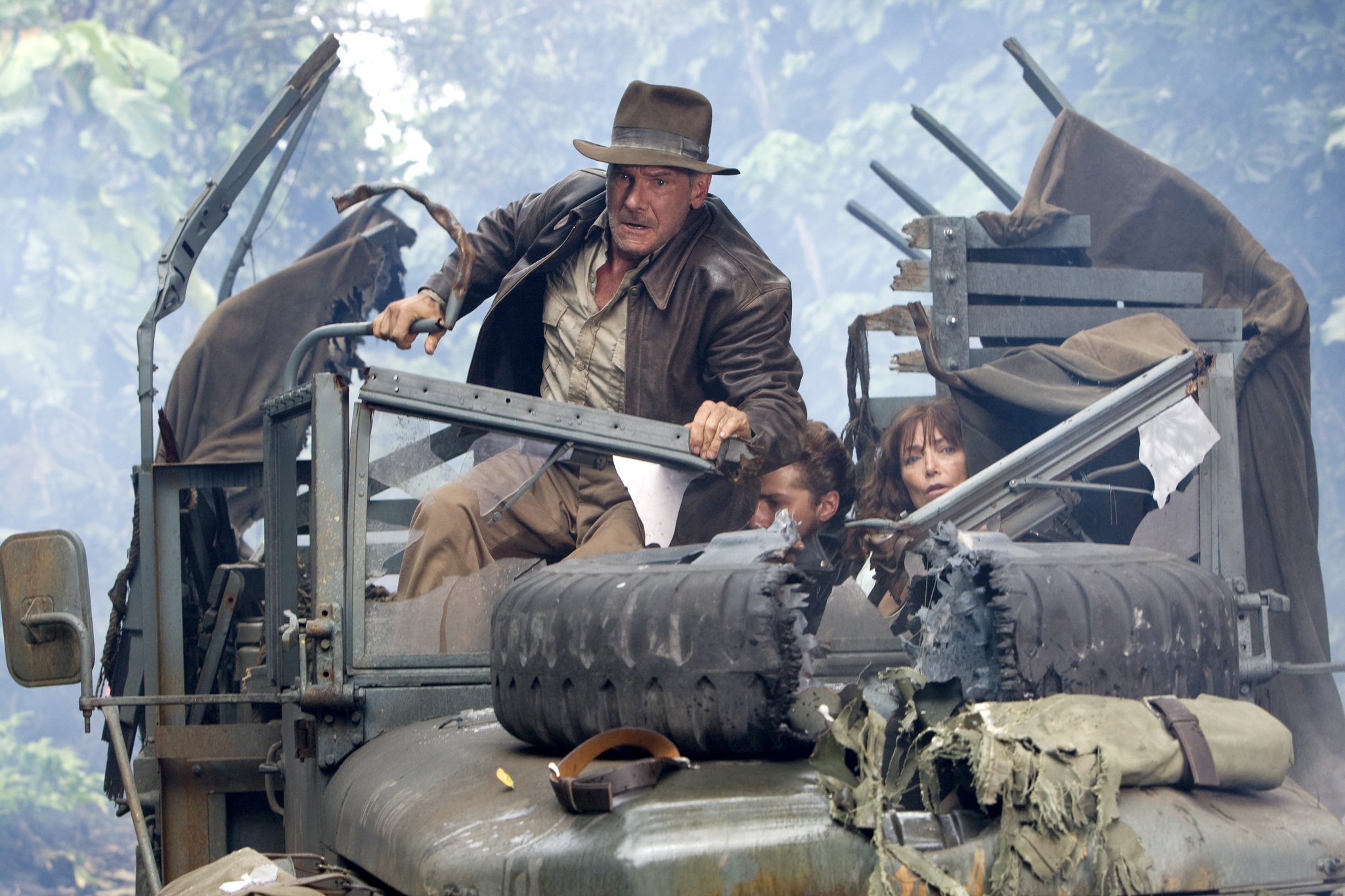 Still of Harrison Ford, Karen Allen and Shia LaBeouf in Indiana Dzounsas ir kristolo kaukoles karalyste (2008)