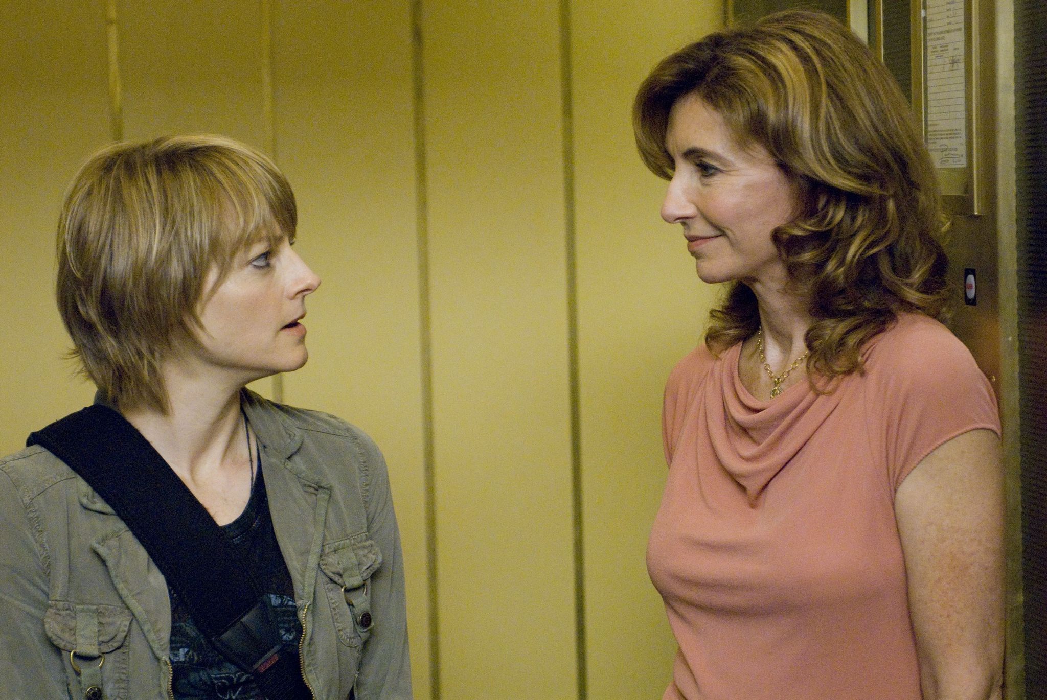 Still of Jodie Foster and Mary Steenburgen in The Brave One (2007)