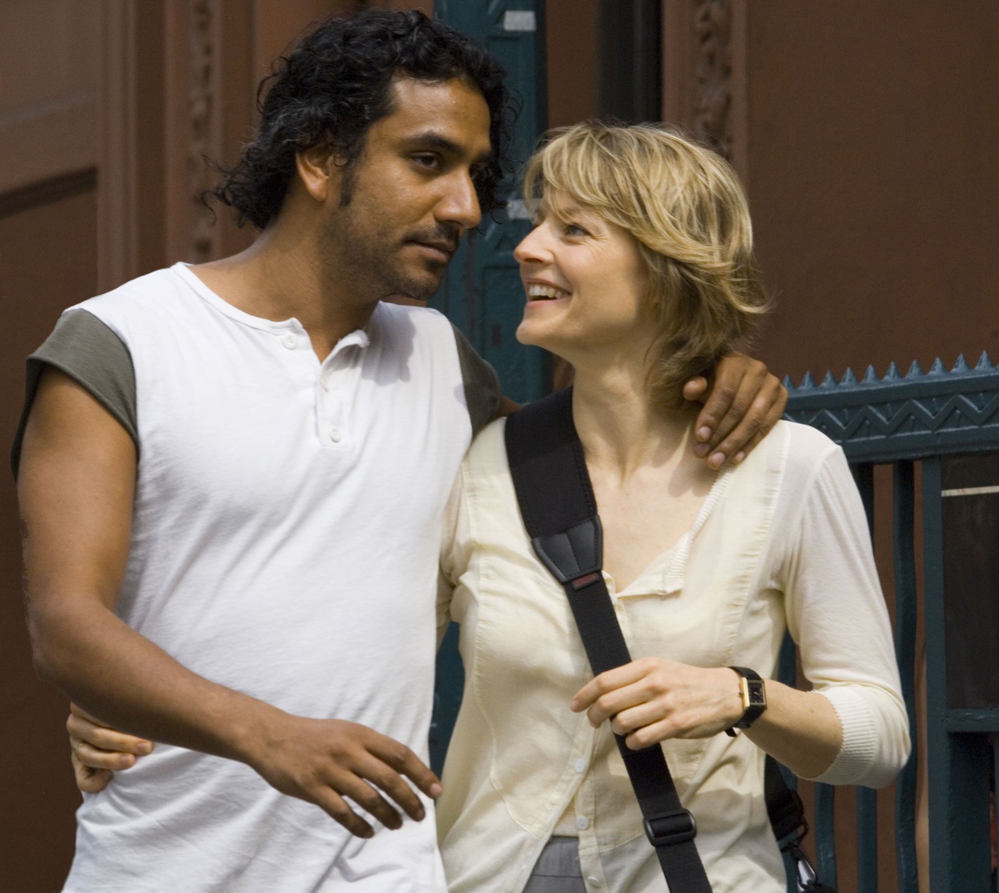 Still of Jodie Foster and Naveen Andrews in The Brave One (2007)