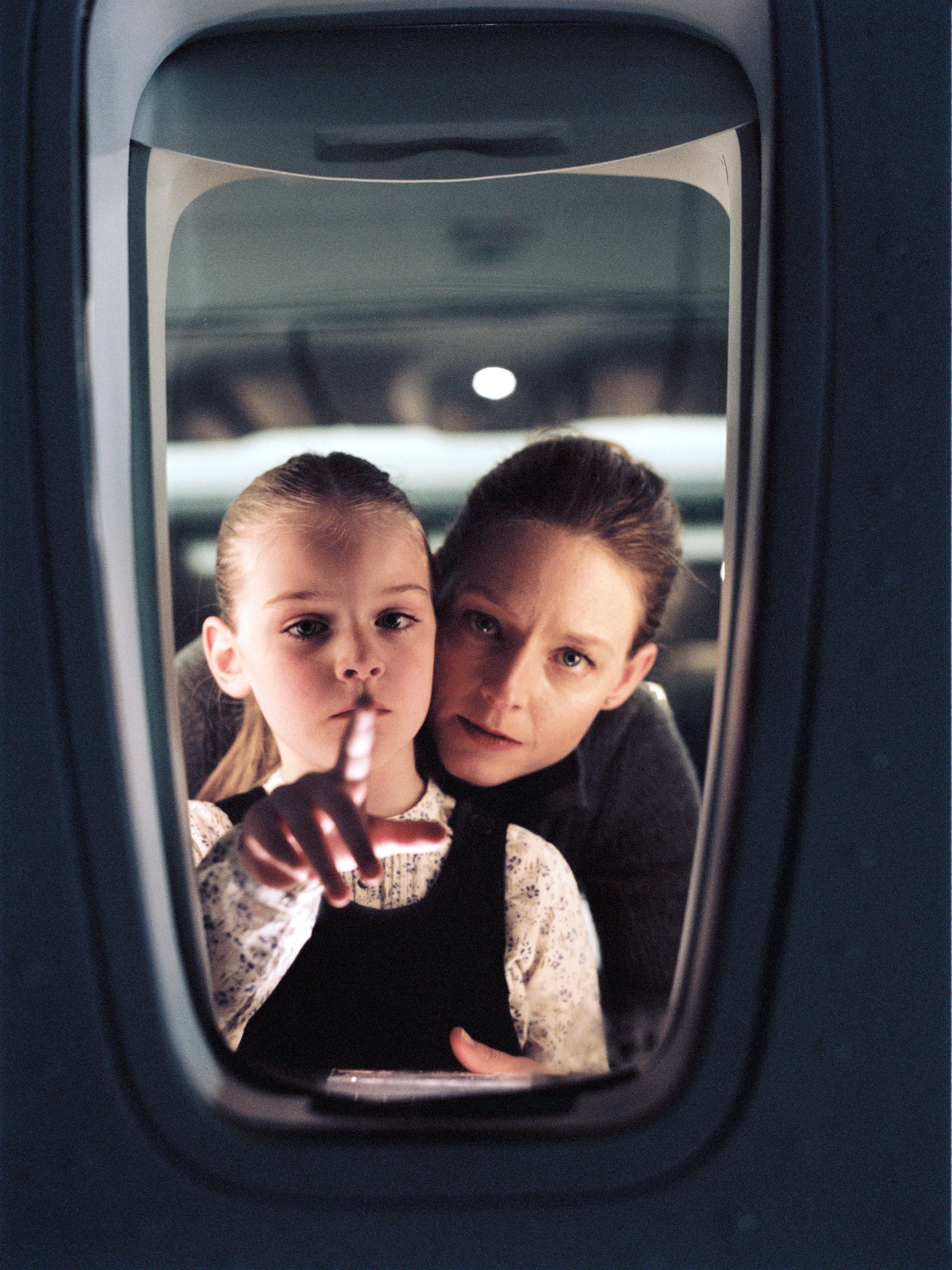Still of Jodie Foster and Marlene Lawston in Flightplan (2005)