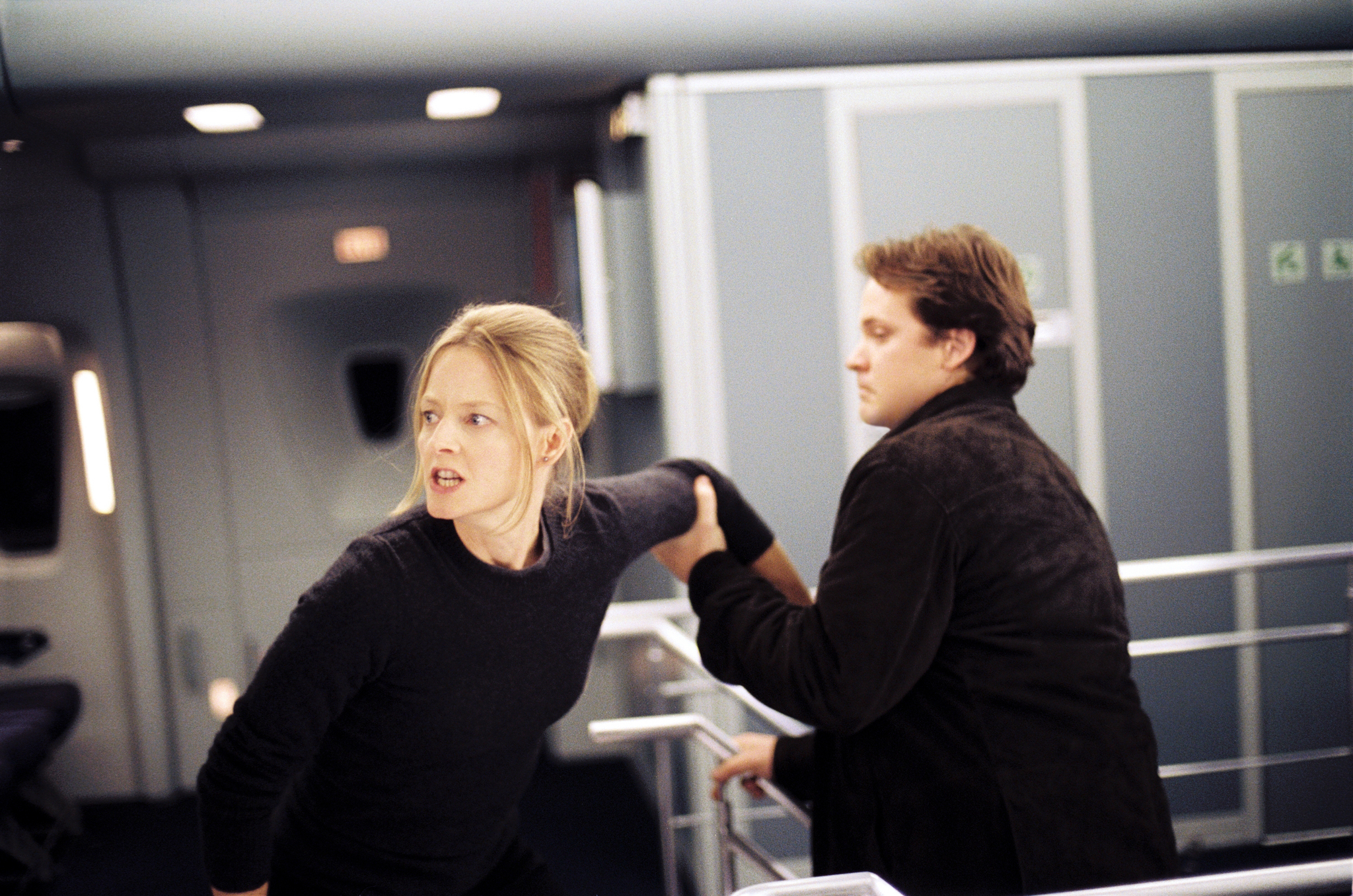 Still of Jodie Foster and Peter Sarsgaard in Flightplan (2005)