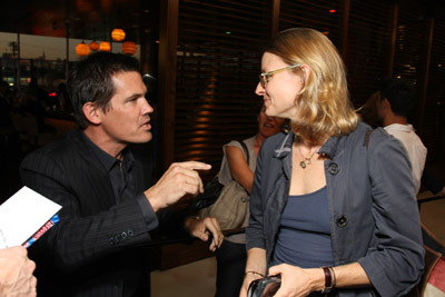 Jodie Foster and Josh Brolin at event of W. (2008)