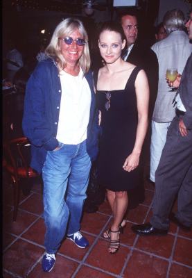 Jodie Foster and Penny Marshall at event of Conspiracy Theory (1997)