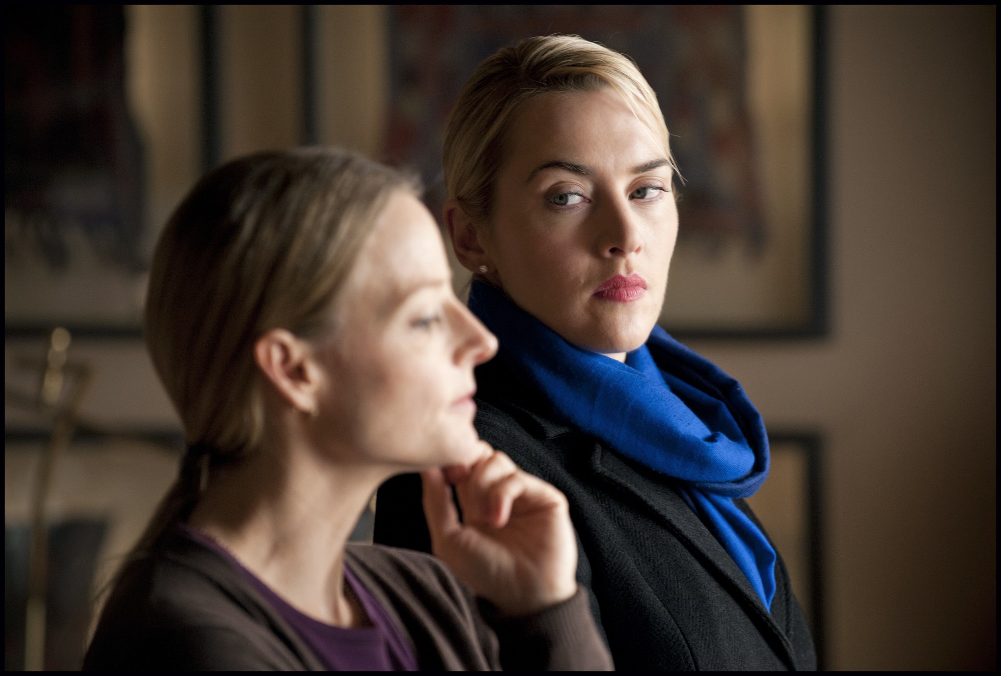 Still of Jodie Foster and Kate Winslet in Kivircas (2011)