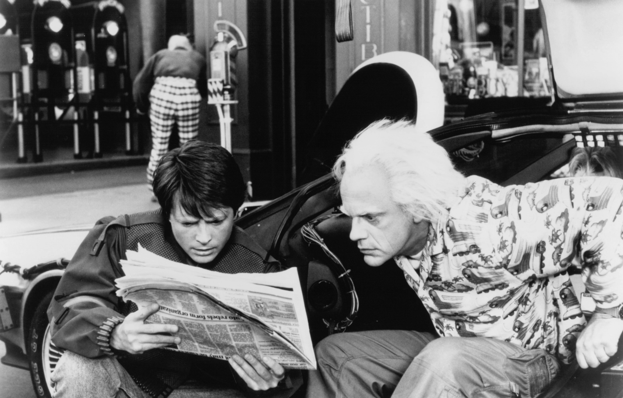 Still of Michael J. Fox and Christopher Lloyd in Atgal i ateiti II (1989)