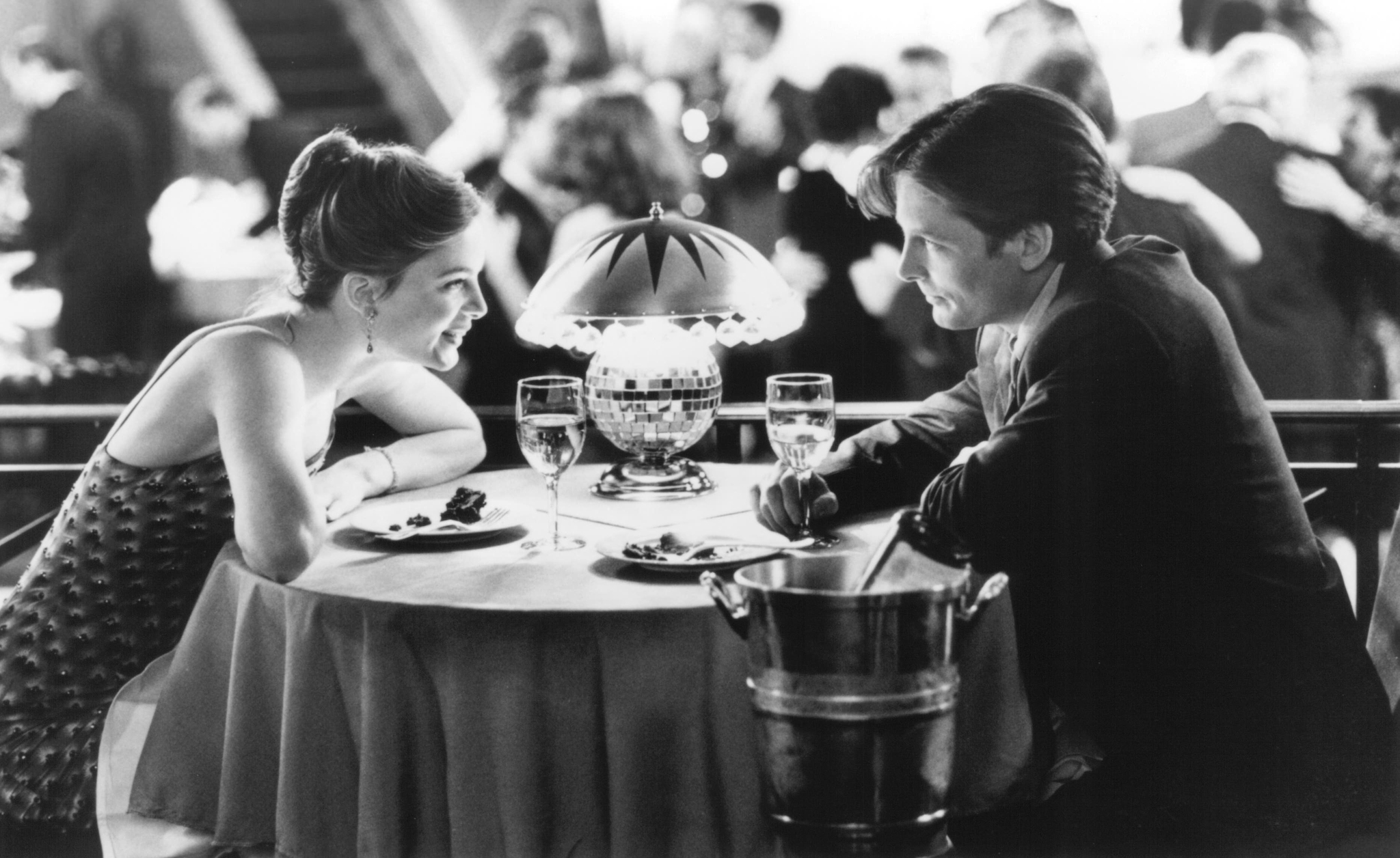 Still of Michael J. Fox and Gabrielle Anwar in For Love or Money (1993)