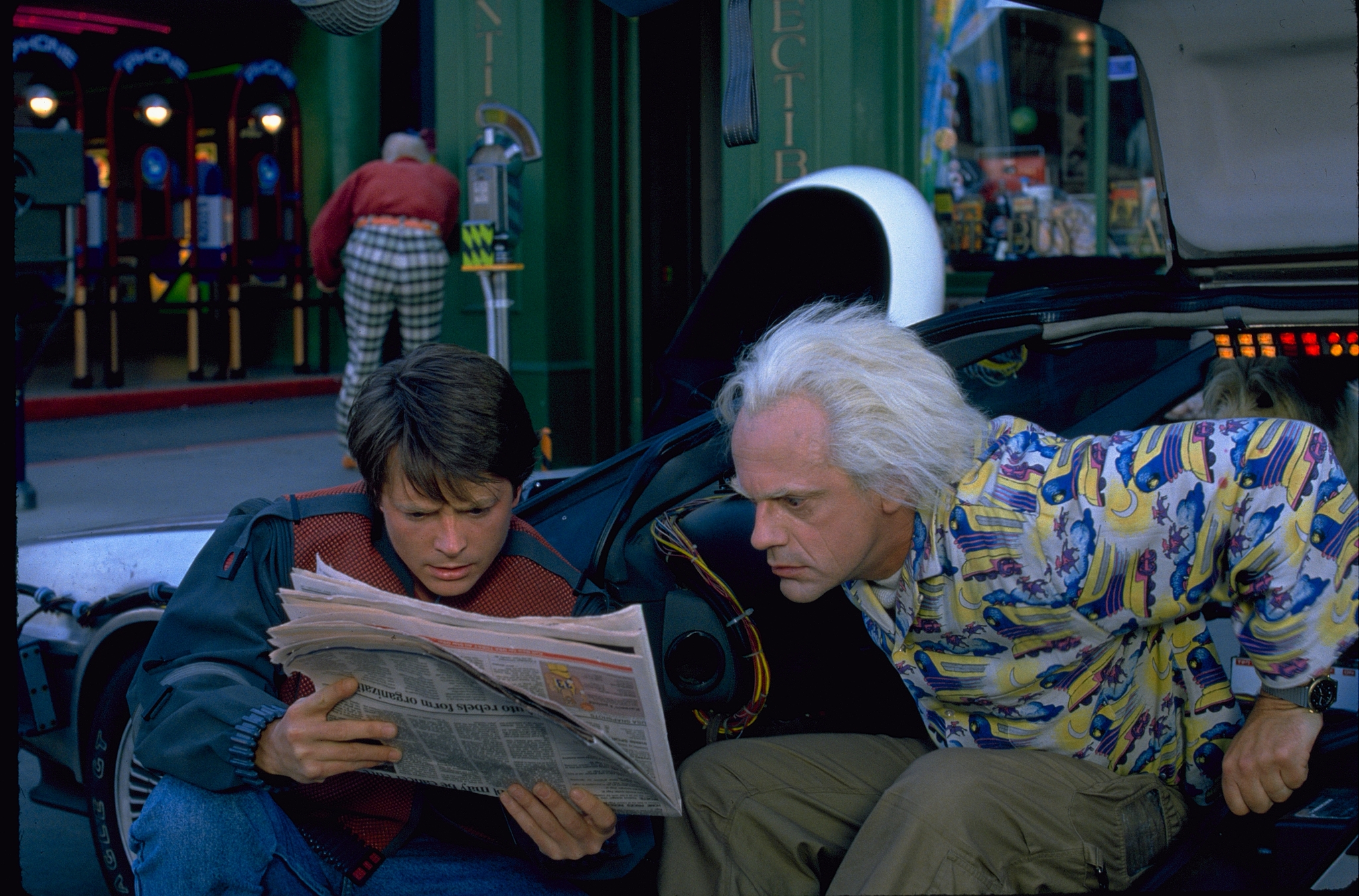 Still of Michael J. Fox and Christopher Lloyd in Atgal i ateiti II (1989)