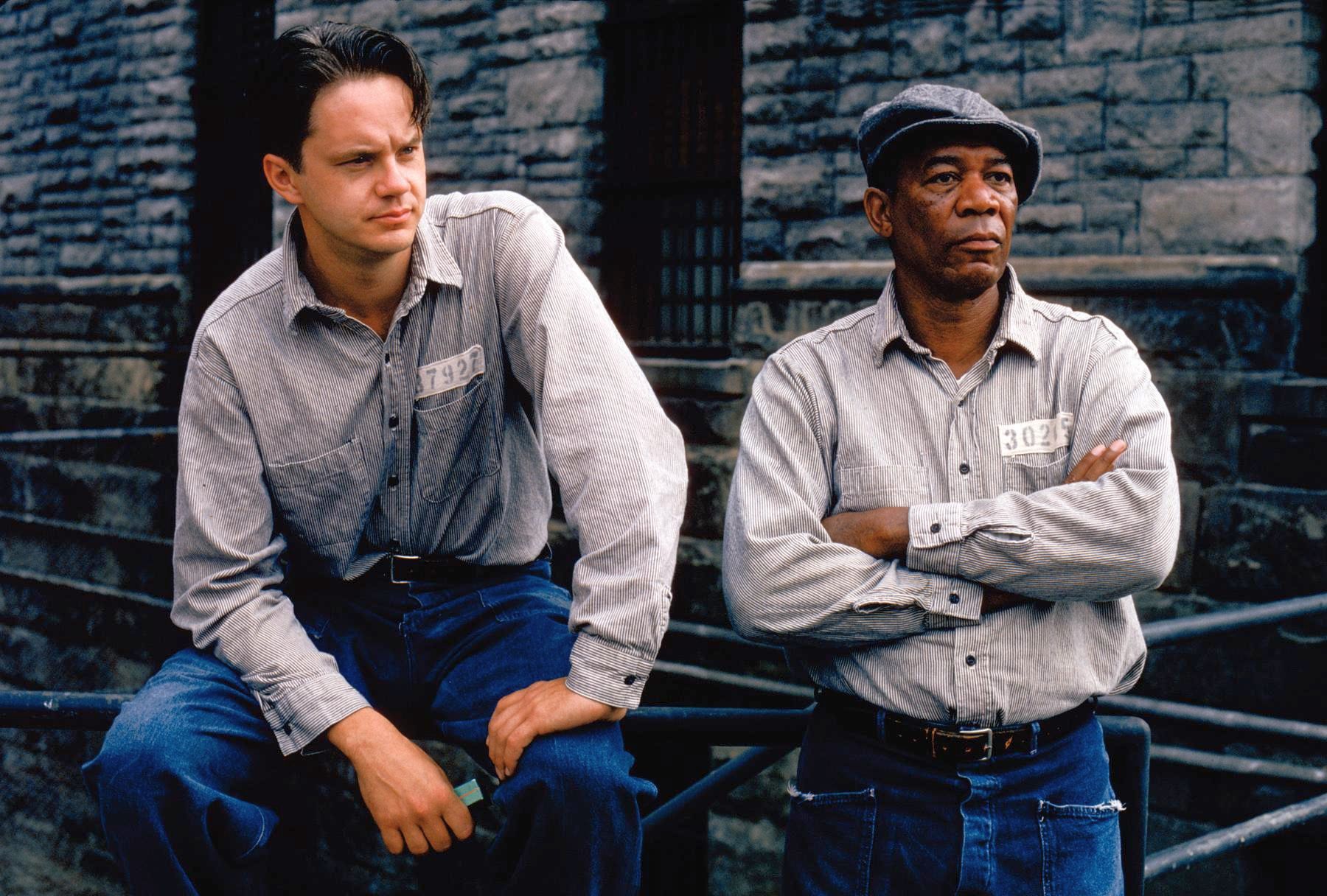 Still of Morgan Freeman and Tim Robbins in Pabegimas is Sousenko (1994)