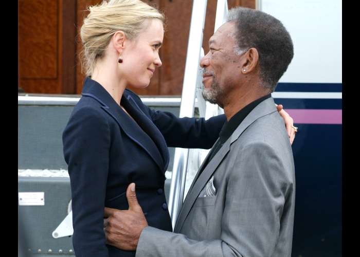 Still of Morgan Freeman and Radha Mitchell in Thick as Thieves (2009)
