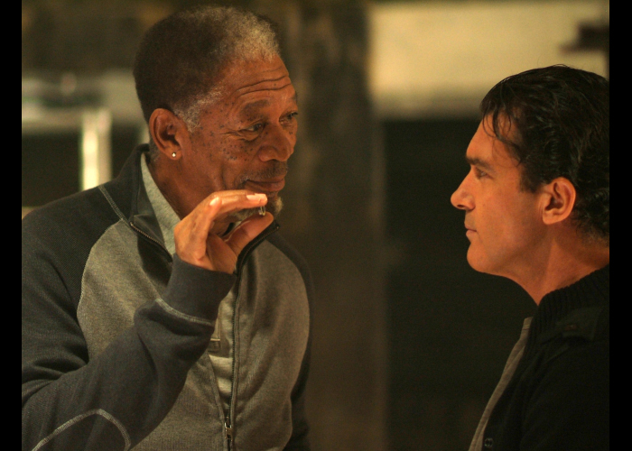 Still of Antonio Banderas and Morgan Freeman in Thick as Thieves (2009)