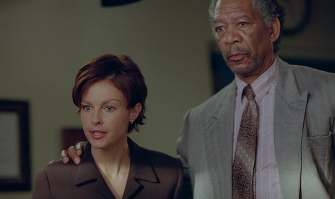Claire (ASHLEY JUDD) and Grimes (MORGAN FREEMAN) react to a surprising development during the trial of her husband.