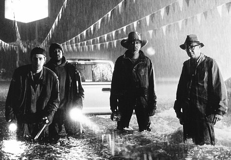 Still of Morgan Freeman, Dann Florek, Michael A. Goorjian and Ricky Harris in Hard Rain (1998)