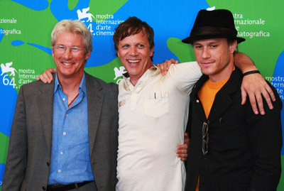 Richard Gere, Todd Haynes and Heath Ledger at event of Manes cia nera (2007)
