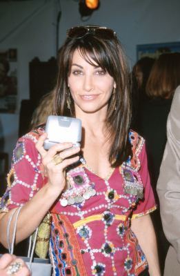 Gina Gershon