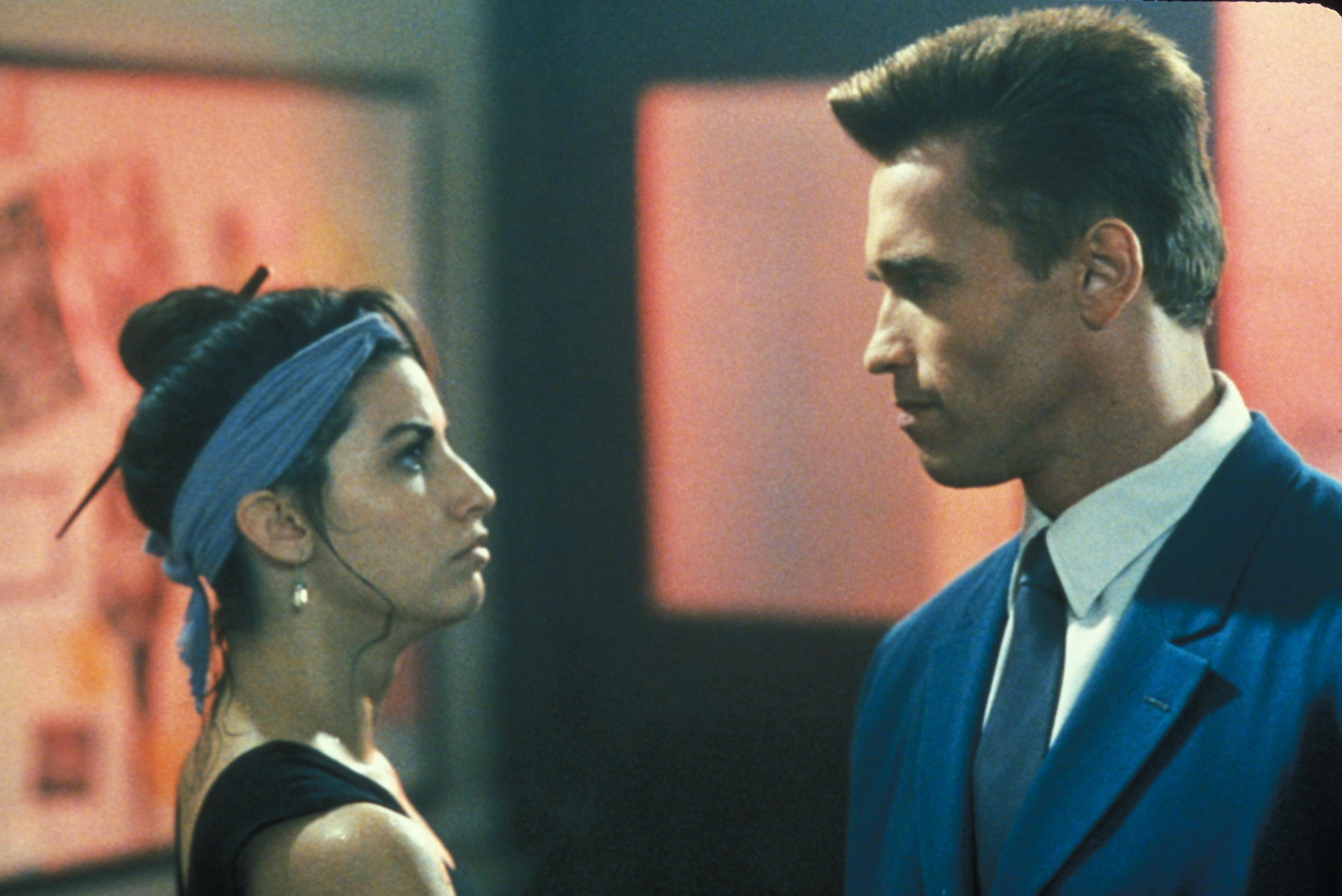 Still of Gina Gershon and Arnold Schwarzenegger in Red Heat (1988)