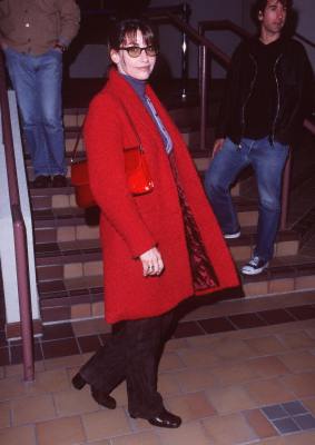 Gina Gershon at event of Kurt & Courtney (1998)
