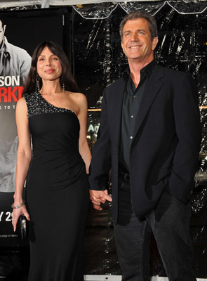 Mel Gibson and Oksana Grigorieva at event of Edge of Darkness (2010)