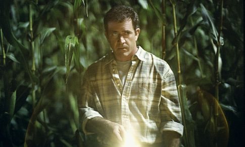 Still of Mel Gibson in Signs (2002)