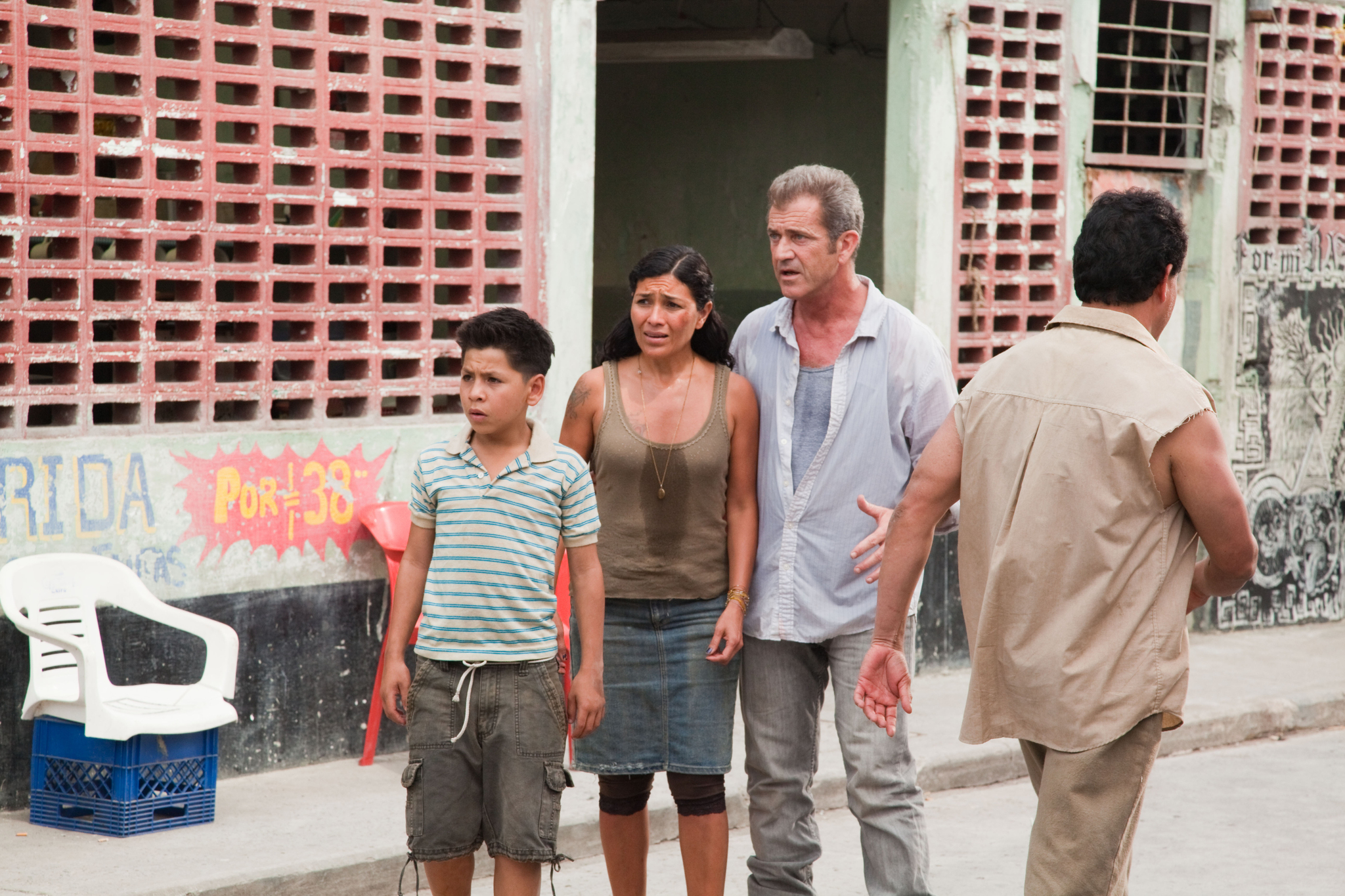Still of Mel Gibson, Dolores Heredia and Kevin Hernandez in Sumautos atostogos Meksikoje (2012)