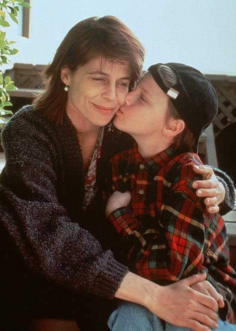 Still of Linda Hamilton and Noah Fleiss in A Mother's Prayer (1995)