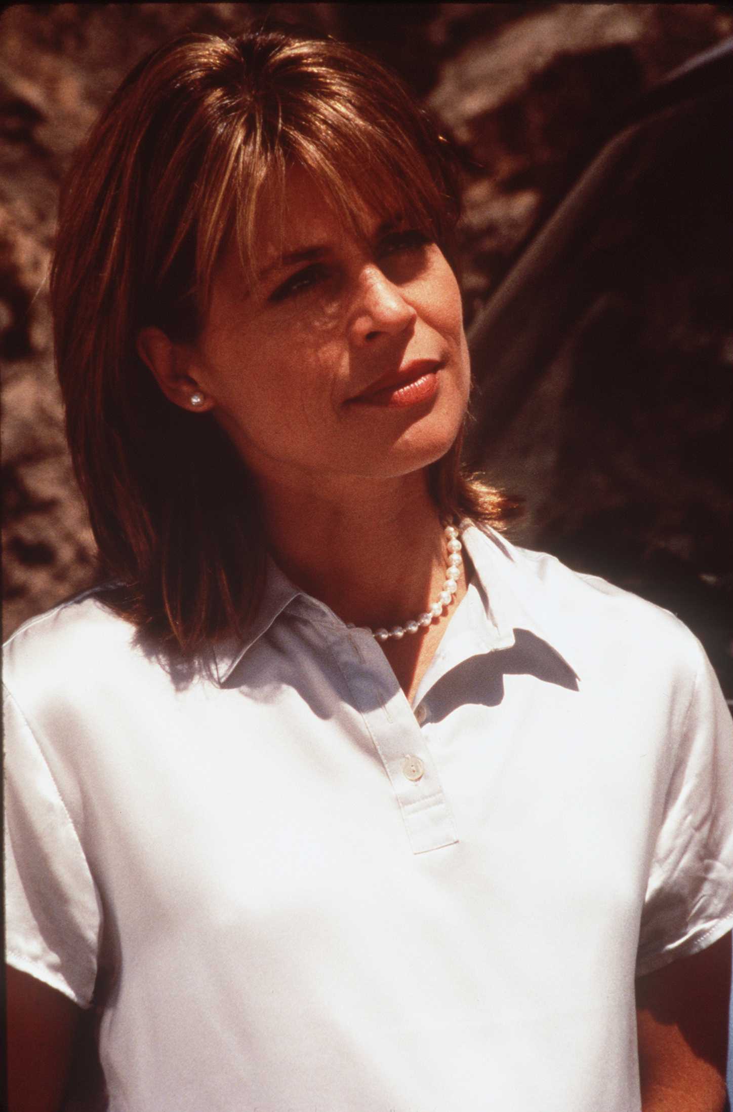 Still of Linda Hamilton in Dantes virsukalne (1997)