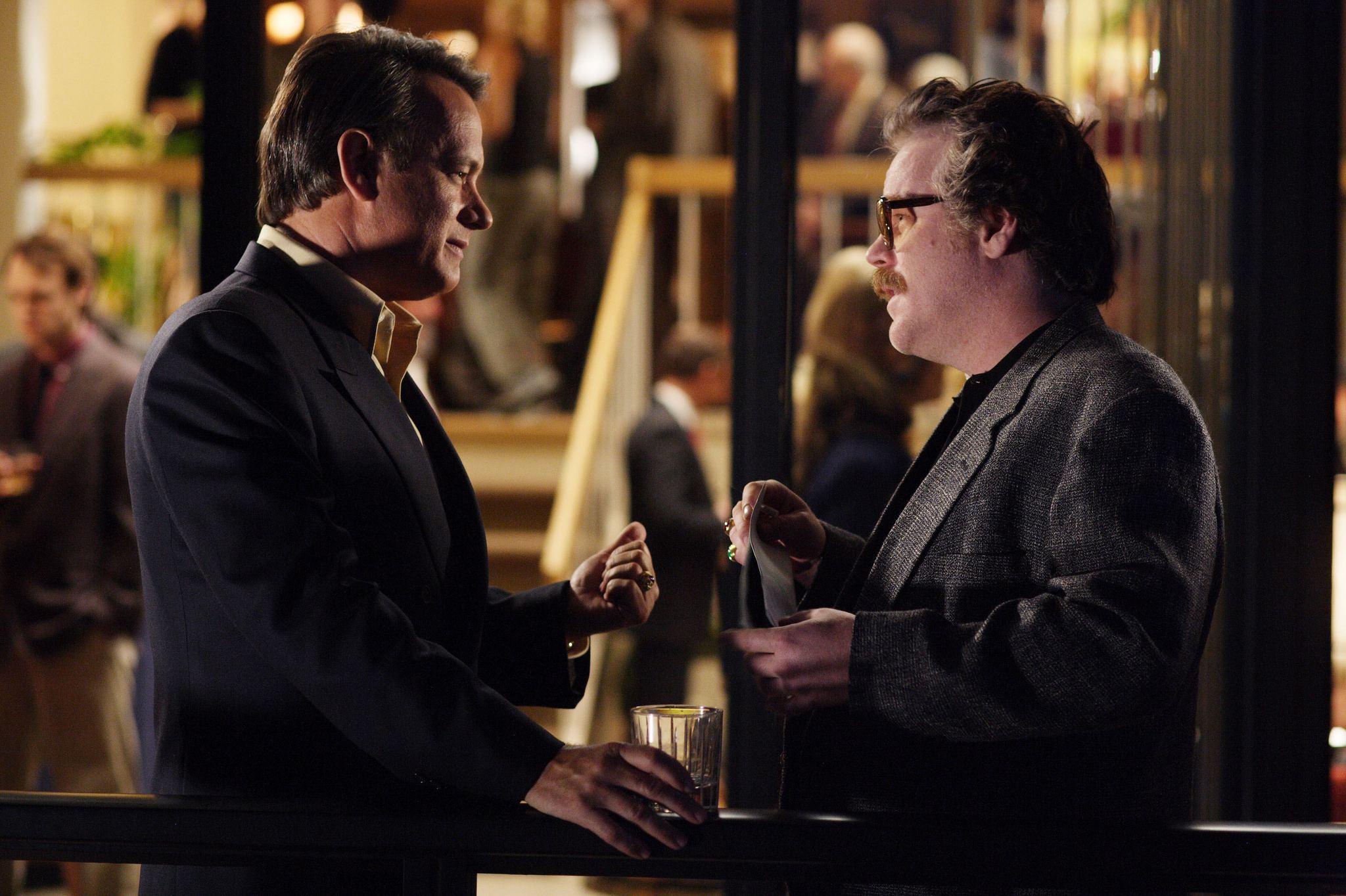 Still of Tom Hanks and Philip Seymour Hoffman in Charlie Wilson's War (2007)