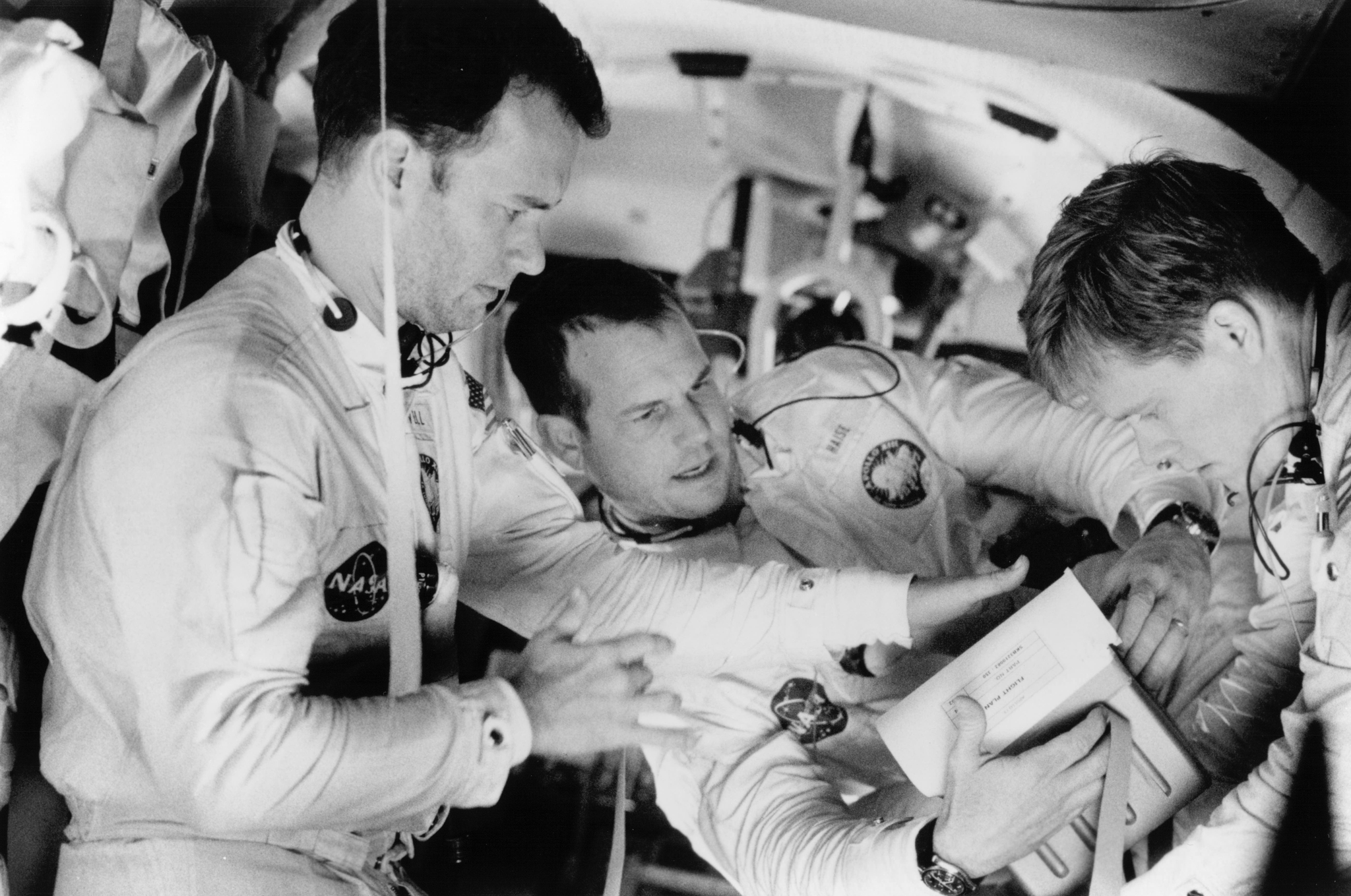 Still of Kevin Bacon, Tom Hanks and Bill Paxton in Apollo 13 (1995)