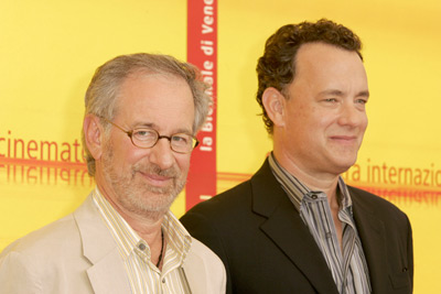 Tom Hanks and Steven Spielberg at event of Terminalas (2004)
