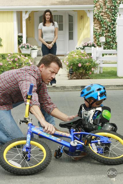 Still of Teri Hatcher, James Denton and Mason Vale Cotton in Nusivylusios namu seimininkes (2004)