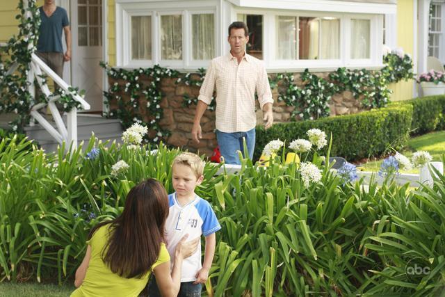 Still of Teri Hatcher, James Denton, Gale Harold and Mason Vale Cotton in Nusivylusios namu seimininkes (2004)