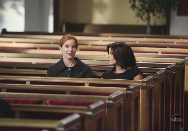 Still of Teri Hatcher and Marcia Cross in Nusivylusios namu seimininkes (2004)