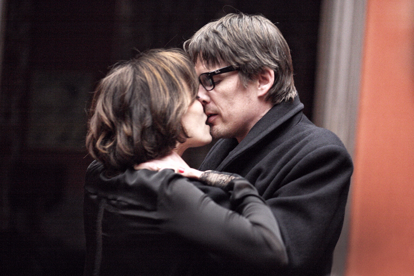 Still of Ethan Hawke and Kristin Scott Thomas in La femme du Vème (2011)