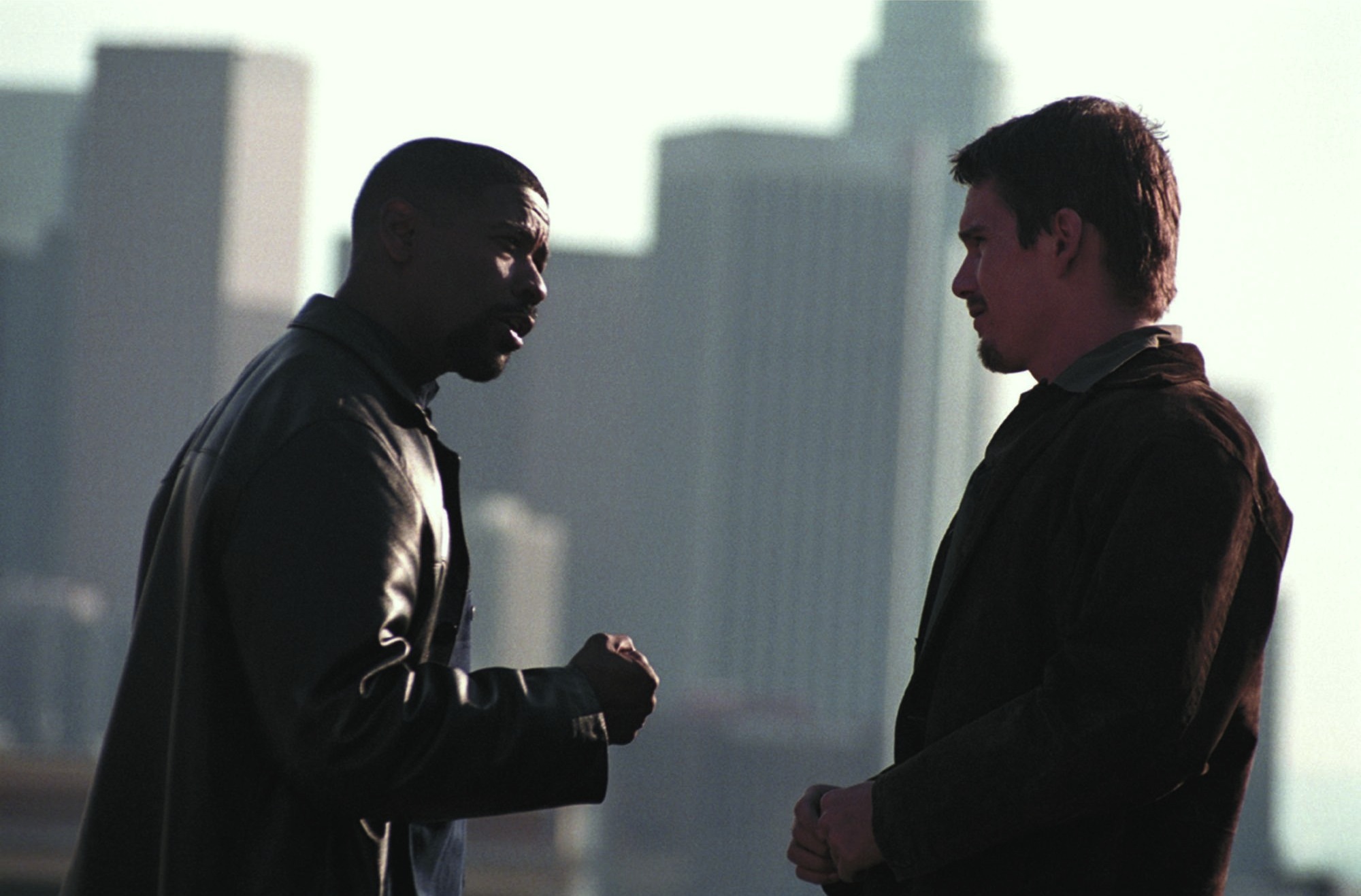 Still of Ethan Hawke and Denzel Washington in Isbandymu diena (2001)