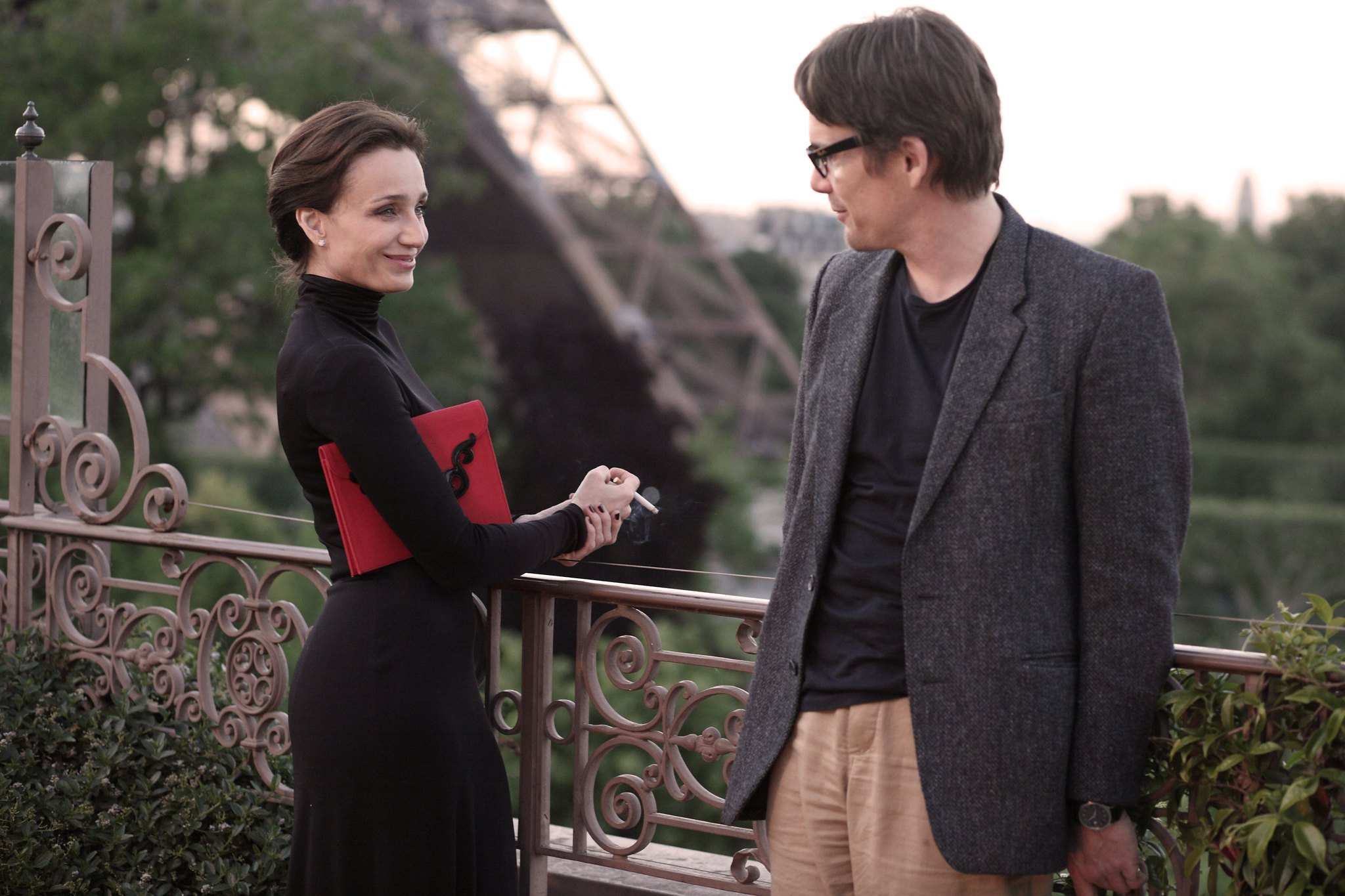 Still of Ethan Hawke and Kristin Scott Thomas in La femme du Vème (2011)