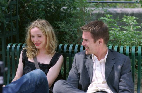 Still of Ethan Hawke and Julie Delpy in Pries saulelydi (2004)