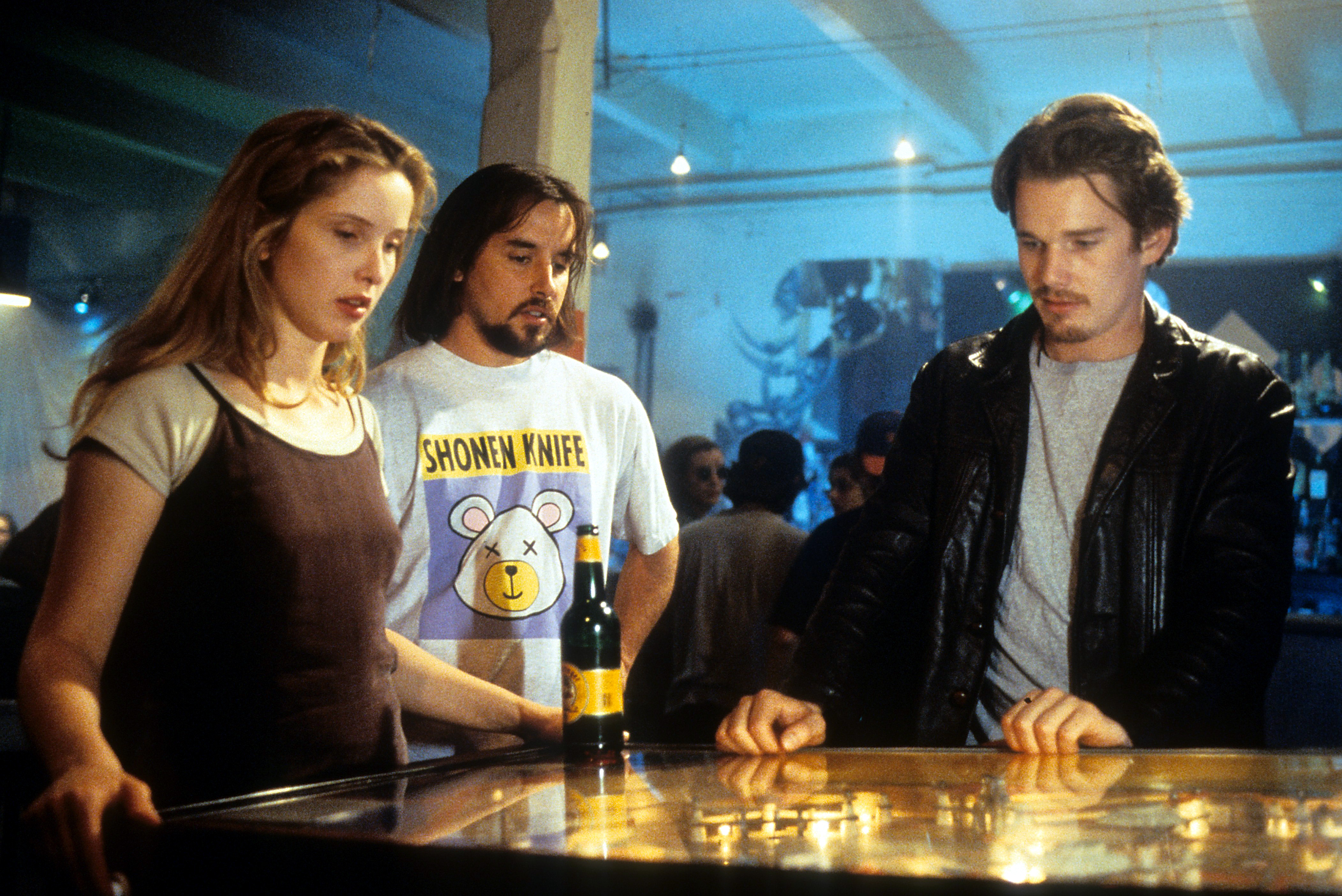 Still of Ethan Hawke and Julie Delpy in Pries sauleteki (1995)