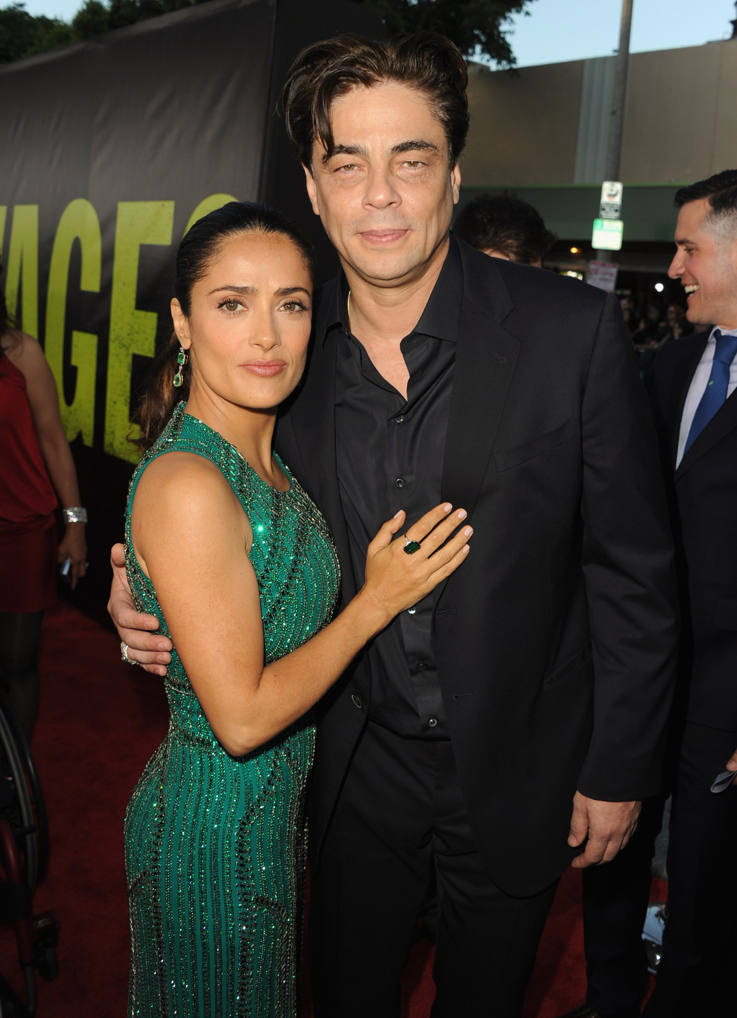 Salma Hayek and Benicio Del Toro at event of Laukiniai (2012)