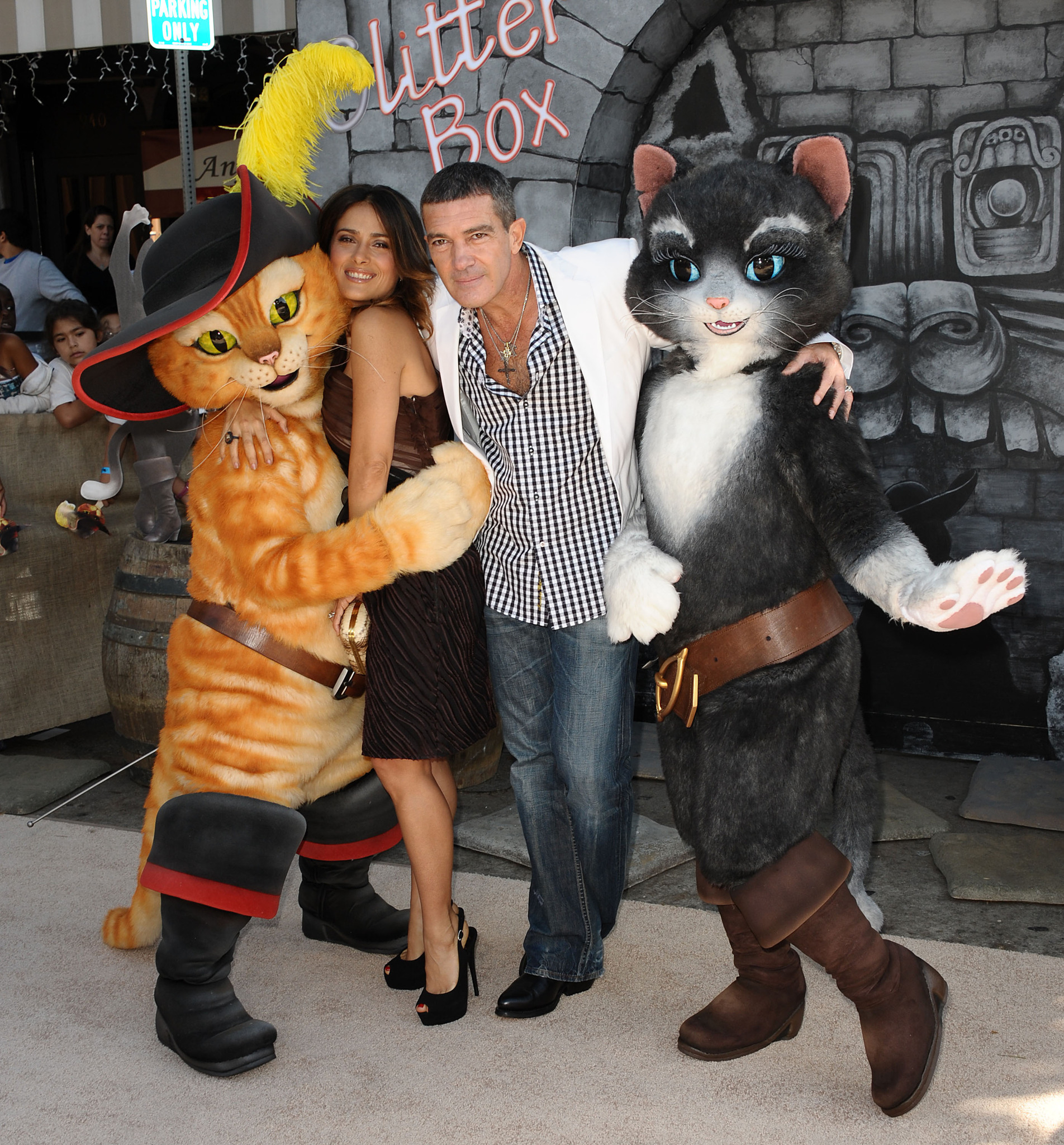 Antonio Banderas and Salma Hayek at event of Batuotas katinas Pukis (2011)