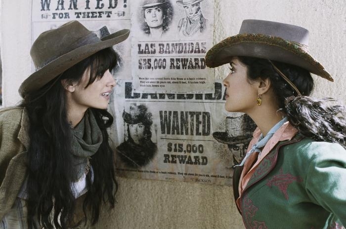 Still of Salma Hayek and Penélope Cruz in Bandites (2006)