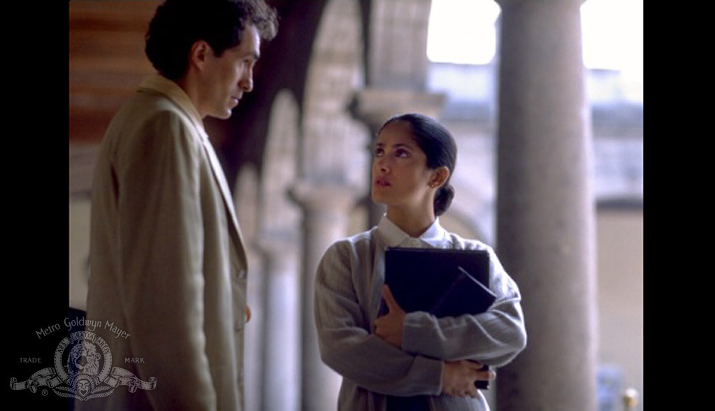 Still of Salma Hayek and Demian Bichir in Drugeliu metas (2001)