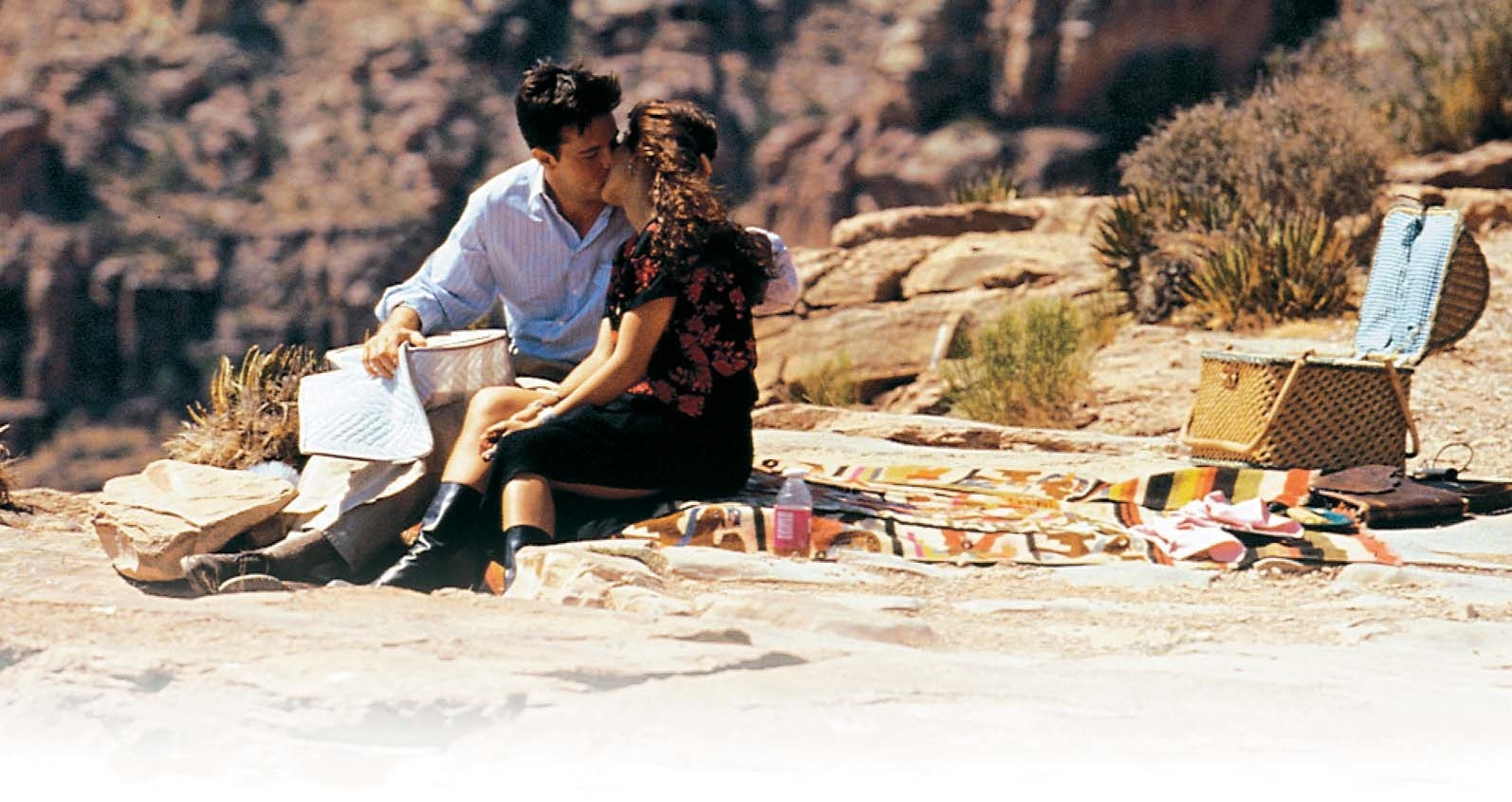 Still of Salma Hayek and Matthew Perry in Fools Rush In (1997)