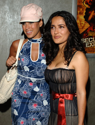 Salma Hayek and Eva Mendes at event of Secuestro express (2005)